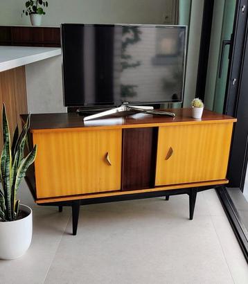 Prachtig vintage TV-meubel beschikbaar voor biedingen