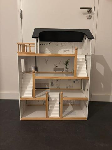 Petit Amelie poppenhuis compleet beschikbaar voor biedingen