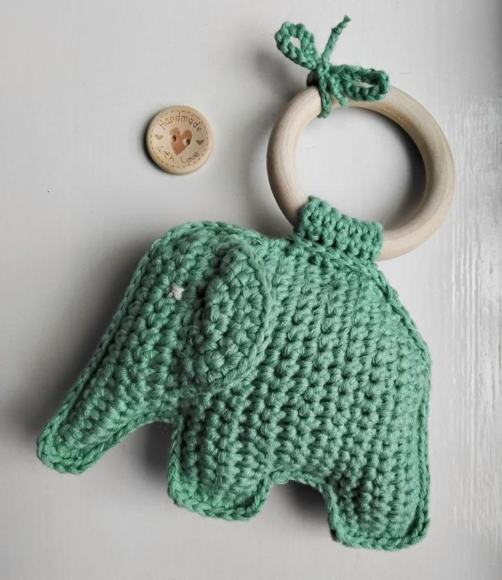 Handmade gehaakte olifanten-rammelaar - oudgroen - groen, Kinderen en Baby's, Speelgoed | Babyspeelgoed, Nieuw, Overige typen