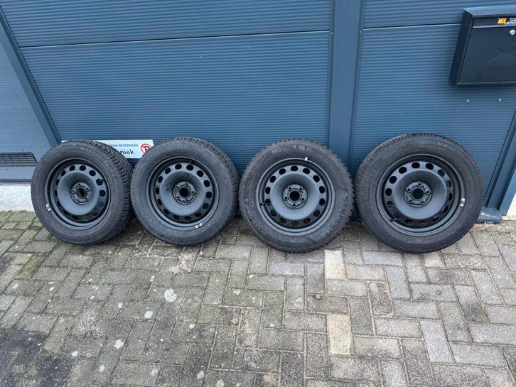 Skoda Kamiq stalen velgen 16’’ met winterbanden 5x100, Auto-onderdelen, Banden en Velgen, Banden en Velgen, Winterbanden, 16 inch
