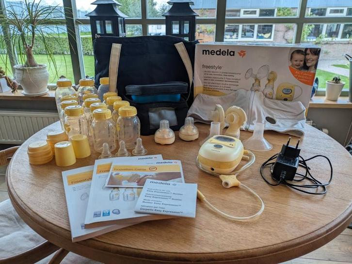 Medela Freestyle Borstkolf - Veel Accessoires!, Kinderen en Baby's, Babyvoeding en Toebehoren, Gebruikt, Borstkolf, Ophalen of Verzenden
