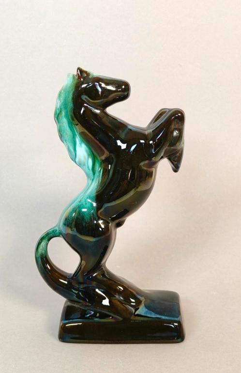 Vintage keramiek beeld van steigerend paard. Blue Mountain, Antiek en Kunst, Kunst | Beelden en Houtsnijwerken, Ophalen of Verzenden