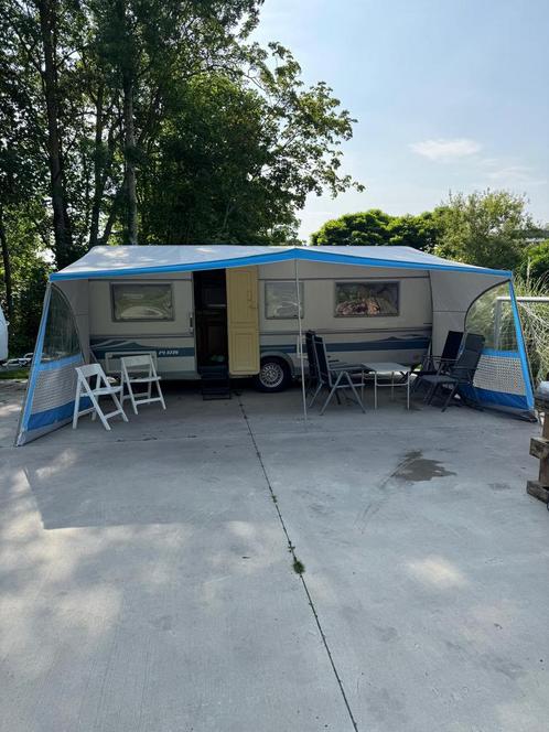 Carvan met luifel, Caravans en Kamperen, Caravans, Particulier, tot en met 4, Rondzit, Fendt, 2 aparte bedden, Kachel, Koelkast