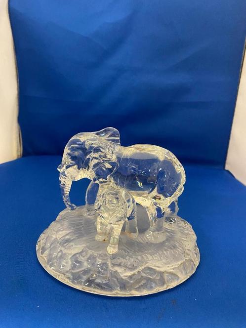 Kristal glas olifant, Verzamelen, Beelden en Beeldjes, Zo goed als nieuw, Dier, Ophalen of Verzenden