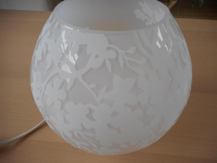 Lamp van Ikea, model Knubbig, Huis en Inrichting, Lampen | Tafellampen, Zo goed als nieuw, Minder dan 50 cm, Glas, Ophalen of Verzenden