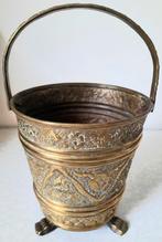 Antiek Geel koper emmertje bloempotje met onderschoteltje, Overige materialen, Gebruikt, Rond, Binnen