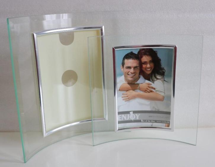 Gebogen fotolijsten in standaard van glas, twee stuks, Audio, Tv en Foto, Fotografie | Fotolijsten, Zo goed als nieuw, Ophalen of Verzenden