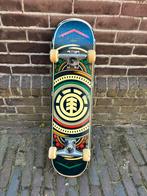 element hatched skateboard, Sport en Fitness, Skateboarden, Ophalen of Verzenden, Zo goed als nieuw, Skateboard
