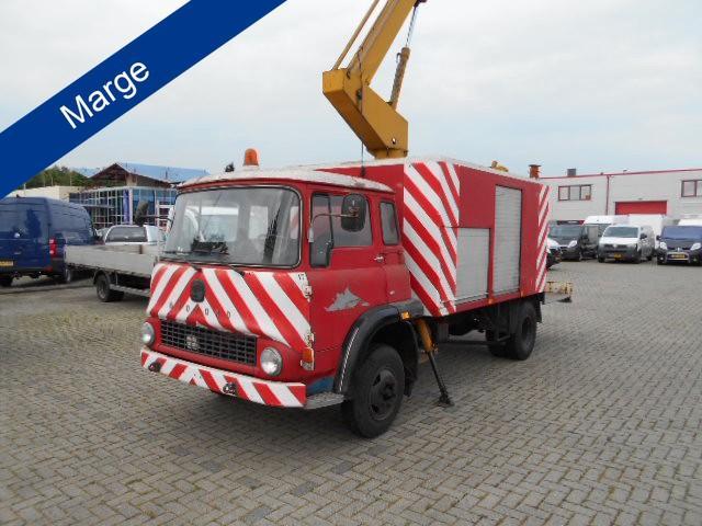 Ford bedford hoogwerker (bj 1970), Auto's, Vrachtwagens, Te koop, Ford, Diesel, Handgeschakeld, Rood, Achterwielaandrijving