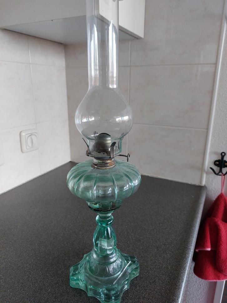 Antieke Petroleumlamp Groen Glas, Antiek en Kunst, Antiek | Lampen, Ophalen of Verzenden