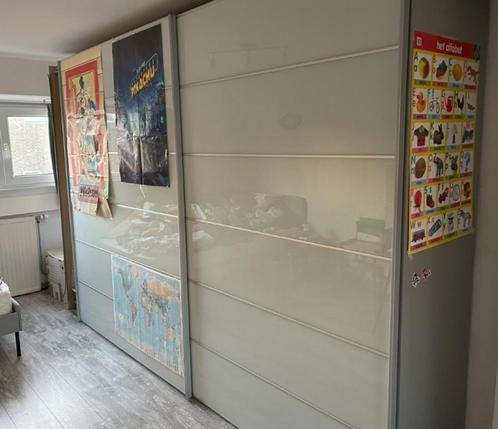 Grote schuifdeurkast met hoogglans panelen – 2-deurs, veel o, Huis en Inrichting, Kasten | Kledingkasten, Gebruikt, 200 cm of meer