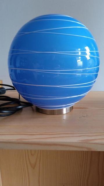 Unieke vintage bollamp (tafellamp) blauw glas beschikbaar voor biedingen