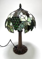 531. Tiffany-stijl tafellamp met glas-in-loodkap, 20e eeuw, Antiek en Kunst, Antiek | Lampen, Ophalen of Verzenden