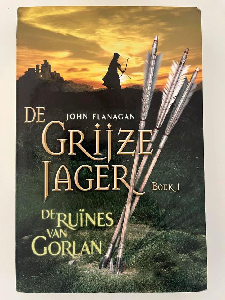 De Grijze Jager: De Ruïnes van Gorlan - John Flanagan, Boeken, Fantasy, Gelezen, Ophalen of Verzenden