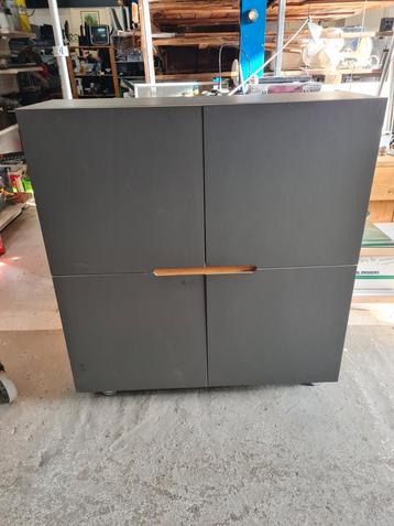 Hele nette opbergkast voor woon of slaapkamer modern vormen beschikbaar voor biedingen