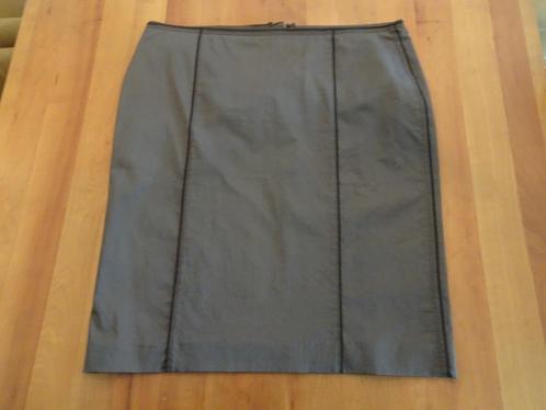 MARC CAIN taupe kleurig rokje met split achter en stiksels, Kleding | Dames, Rokken, Nieuw, Maat 42/44 (L), Overige kleuren, Knielengte