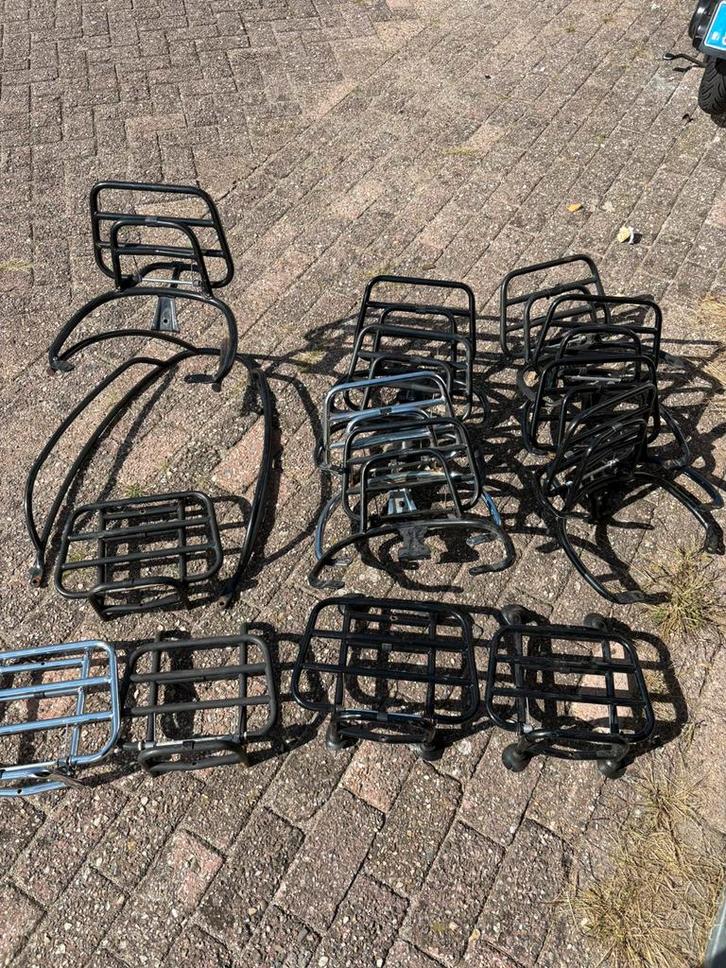 Vespa Sprint Primavera S LX achterrekje voorrekje beugel, Fietsen en Brommers, Fietsaccessoires | Fietsenrekken, Zo goed als nieuw