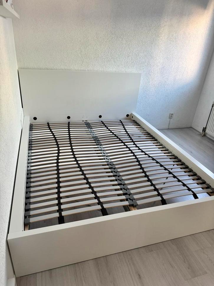 MALM Bed 160x200 cm - Wit met Lattenbodem, Huis en Inrichting, Slaapkamer | Bedden, Zo goed als nieuw, Tweepersoons, 160 cm, 200 cm