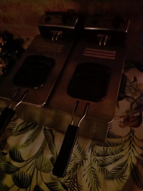 Te koop nooit gebruikte frituur dubbele koopje weg is weg..., Witgoed en Apparatuur, Frituurpannen, Zo goed als nieuw, 4 liter of meer