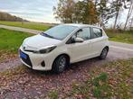 Toyota Yaris 1.5 Full Hybrid CVT 5DR 2014 Wit, Auto's, Toyota, 1497 cc, 74 pk, 4 cilinders, Wit