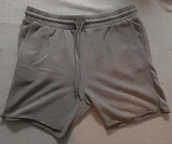 H&M zwarte korte damesbroek maat XL, Kleding | Dames, Broeken en Pantalons, Zo goed als nieuw, Maat 46/48 (XL) of groter, Zwart