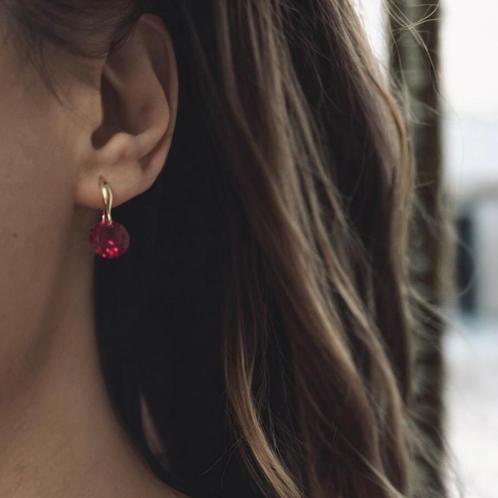 Oorbellen robijn, Sieraden, Tassen en Uiterlijk, Oorbellen, Zo goed als nieuw, Hangers, Rood, Met edelsteen, Ophalen of Verzenden