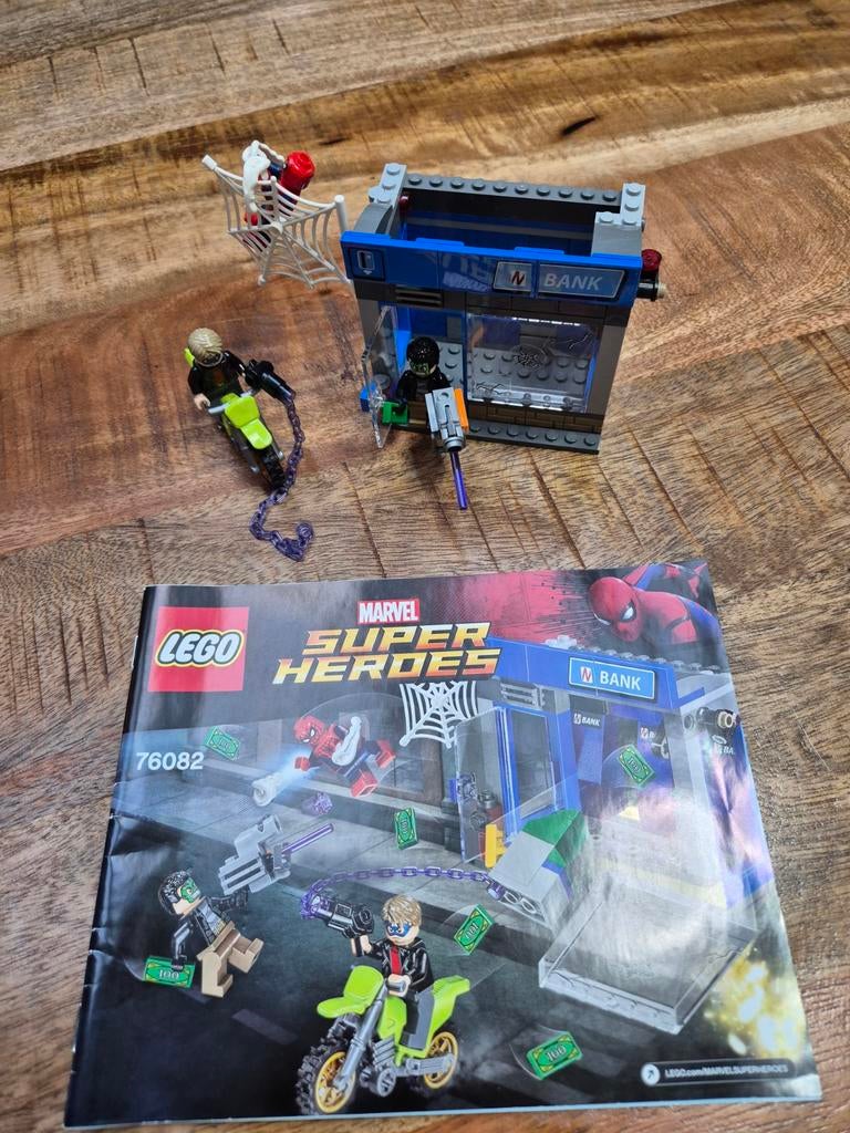 Lego marvel bank, Ophalen