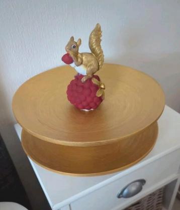 Goudkleurige houten decoratie schaal 2 lagen met eekhoorn beschikbaar voor biedingen