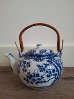 Blauw-Witte Porseleinen Theepot met Rotan Handvat, Ophalen of Verzenden