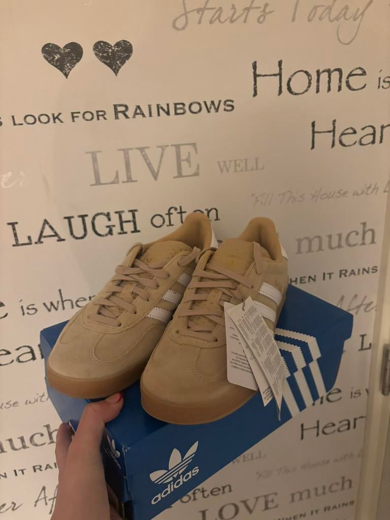 Adidas gazelle, Beige, Nieuw, Ophalen of Verzenden, Sneakers of Gympen