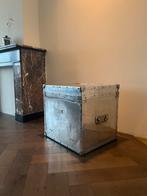 2 eichholtz trunks kisten bijzettafels, Huis en Inrichting, Ophalen of Verzenden, Metaal, Zo goed als nieuw, 50 tot 75 cm