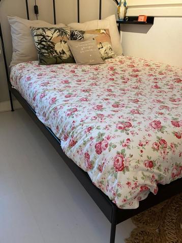 Tweepersoons bed zwart 140 x 200 inclusief 2 lattenbodems beschikbaar voor biedingen