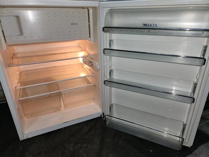 Miele koelkast met display+vriesvak werkt perfect, Witgoed en Apparatuur, Koelkasten en IJskasten, Gebruikt, Met vriesvak, 150 tot 200 liter