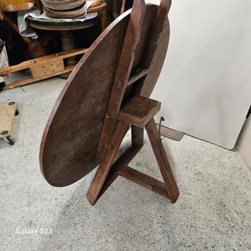Prachtige ronde kantelbare tafel – ruimtebesparend beschikbaar voor biedingen