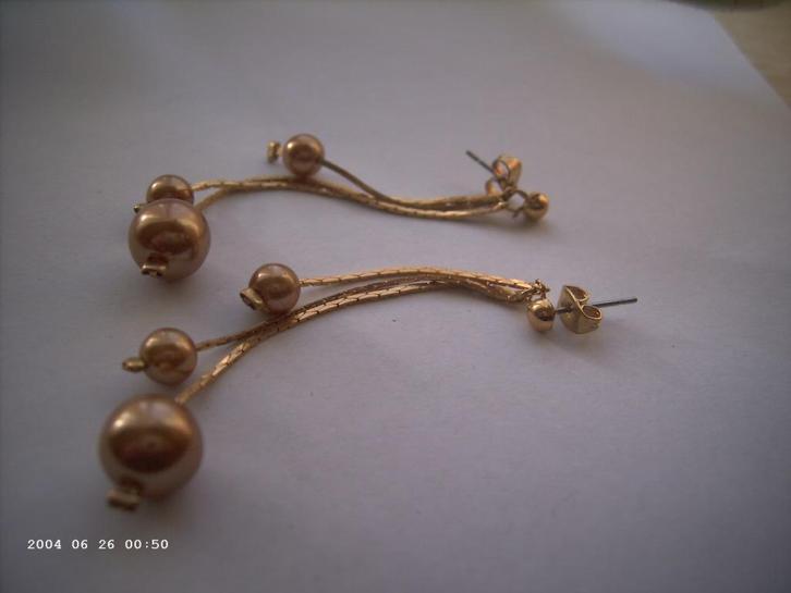 Een paar mooie Lange Goudkleurige Oorbellen, Sieraden, Tassen en Uiterlijk, Antieke sieraden, Oorbellen, Overige materialen, Verzenden
