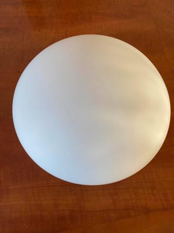 Plafondlamp voor de badkamer. beschikbaar voor biedingen
