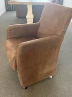 4 stoelen op wieltjes, suede bruin, Huis en Inrichting, Fauteuils, Ophalen of Verzenden, Zo goed als nieuw, Minder dan 75 cm