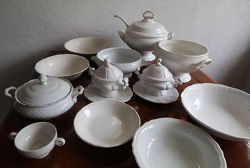  Lot antiek servies 12 delen div. gemerkt beschikbaar voor biedingen