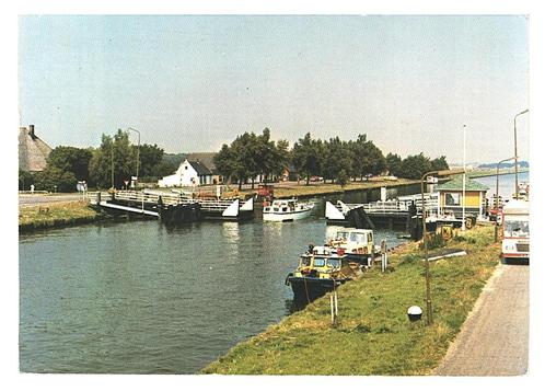 38125	St Maartensvlotbrug	NH 1978 gel in 85	Gelopen met post, Verzamelen, Ansichtkaarten | Nederland, Gelopen, Noord-Holland, 1960 tot 1980