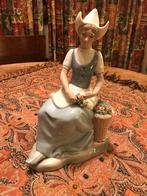 Spaanse Lladró beeldje - Bloemenmeisje, Antiek en Kunst, Ophalen of Verzenden