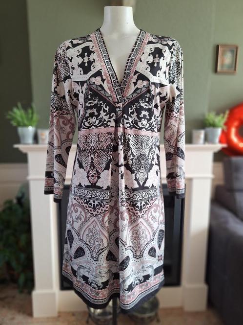 K-Design K Design v hals jurk XL gratis verzenden in NL, Kleding | Dames, Jurken, Zo goed als nieuw, Maat 46/48 (XL) of groter