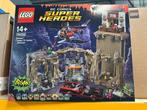 76052 LEGO Super Heroes Exclusive- Batcave -Nieuw, Kinderen en Baby's, Speelgoed | Duplo en Lego, Ophalen of Verzenden, Nieuw