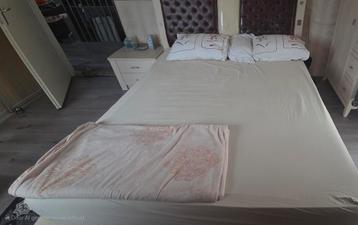 Bed met alles nachtkasten 2 plus bed heeft opbergruimte 