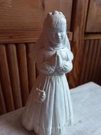 Vintage gips beeldje biddend meisje, Verzamelen, Beelden en Beeldjes, Ophalen of Verzenden, Mens