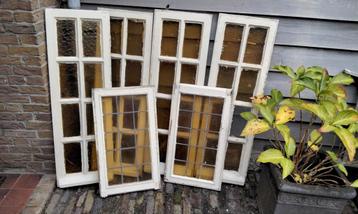 Antieke raampjes beschikbaar voor biedingen
