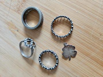 Setje zilveren ringen en klavertje bedel 925 ZO beschikbaar voor biedingen