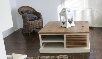 Houten salontafel  beschikbaar voor biedingen