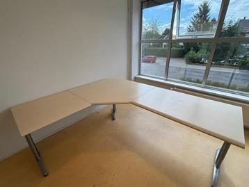 Bureau Markant met GRATIS stoel beschikbaar voor biedingen