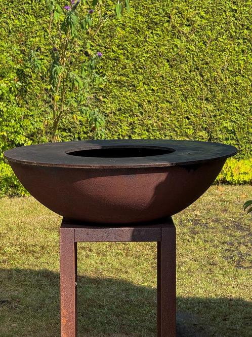 Originele Quoco Corten Pancha barbecue 84 cm incl grill, Tuin en Terras, Houtskoolbarbecues, Zo goed als nieuw, Met accessoires