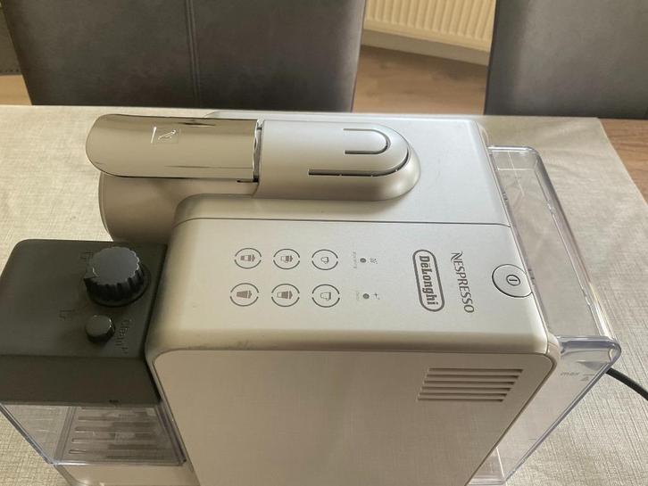Delonghi Lattissima Touch EN560.B, Witgoed en Apparatuur, Koffiezetapparaten, Zo goed als nieuw, Koffiepads en cups, Koffiemachine